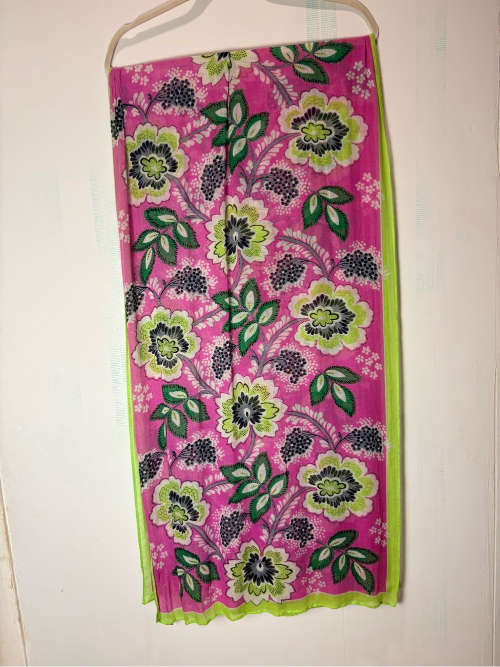 Vera Bradley Scarf In Priscilla Pink Now Retired Retro Style Florals Print